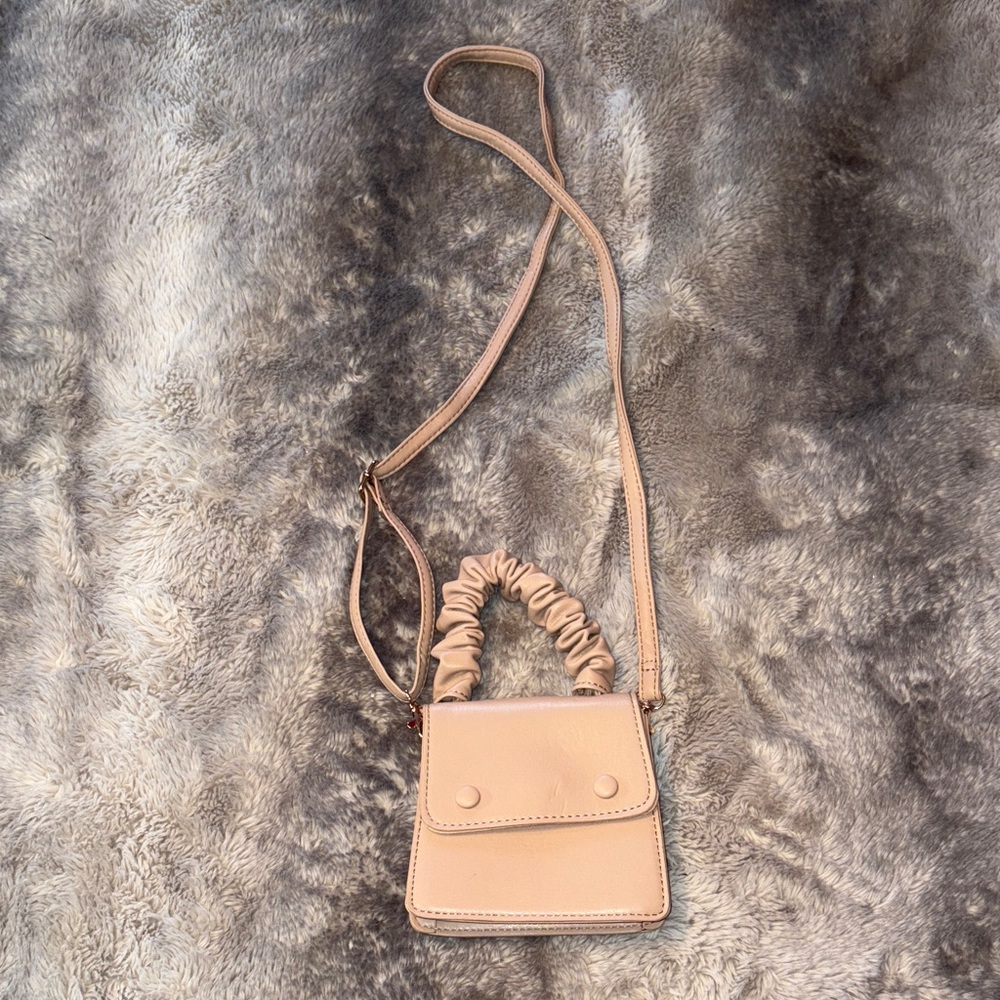 Elegant Tan Crossbody Mini Bag 🍦